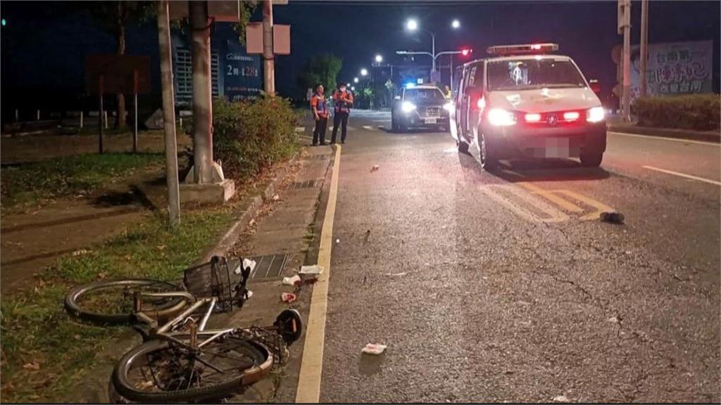 台南婦人噎到命危送醫 救護車送醫途中撞上闖燈逆向腳踏車騎士