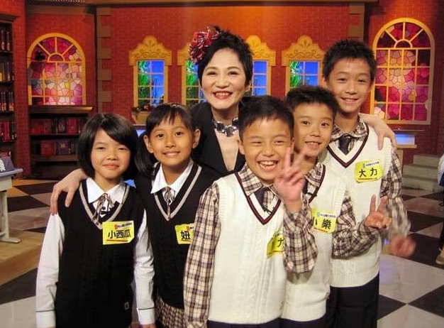 出身醫生世家!《百萬小學堂》丁丁長大了 飛美國讀碩士近況曝光