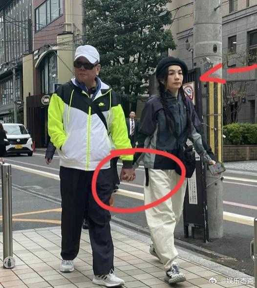 Ella帶爸爸遊日本！街頭「1親密互動」全被拍　中國網友嚇：不合常理