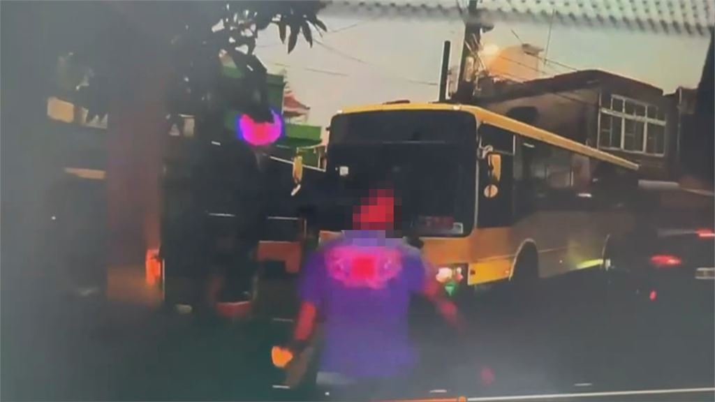 危險駕駛遇警盤查竟加速落跑　通緝犯棄車狂奔仍被逮