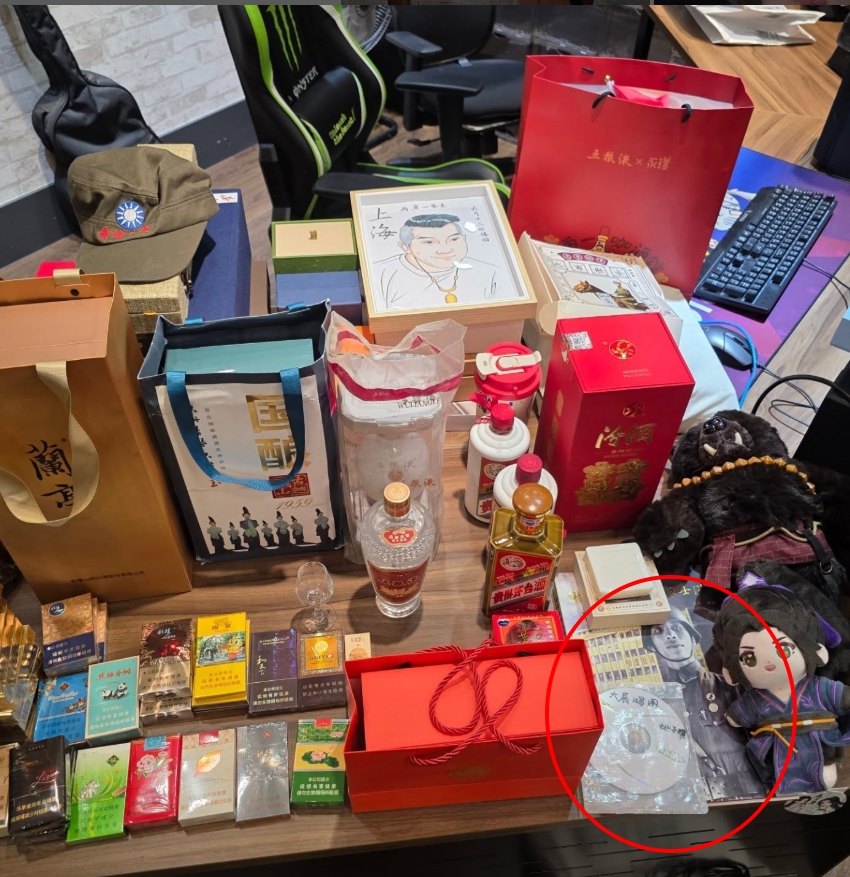 館長秀中國戰利品「疑超過免稅額」!神人秒檢舉「恐有這罰則」網竟歪樓神秘光碟