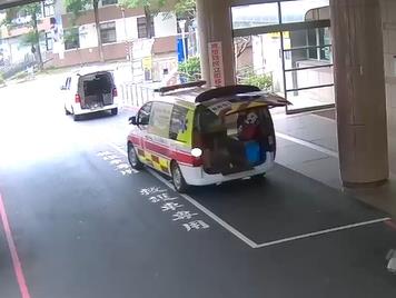 快新聞/載病患到醫院「救護車突遭陌生女子開走」 高雄警靠「這方法」逮人