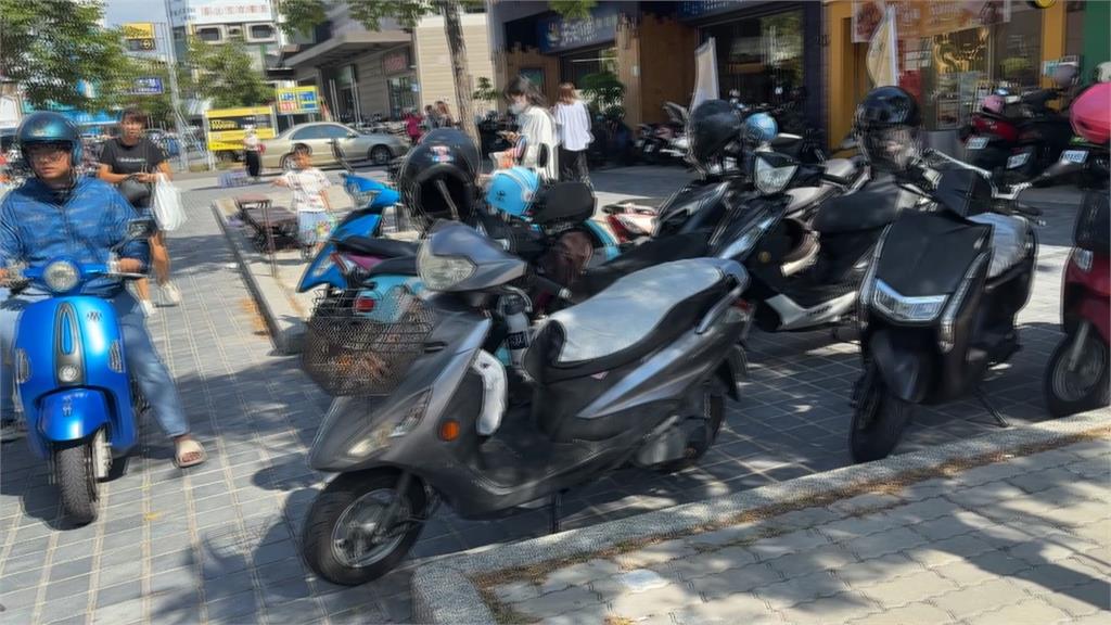 新光三越小北門店試營運第一個週末 人潮湧現亂象多