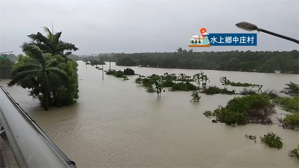 嘉義水上淹慘了！八掌溪溢堤「泥水沖門口」　中庄村汪洋一片