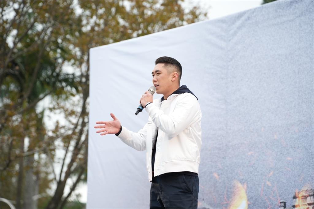 快新聞/藍白議員父子檔釘孤枝 陳世軒曝:柯文哲送他的書上竟有北所編號