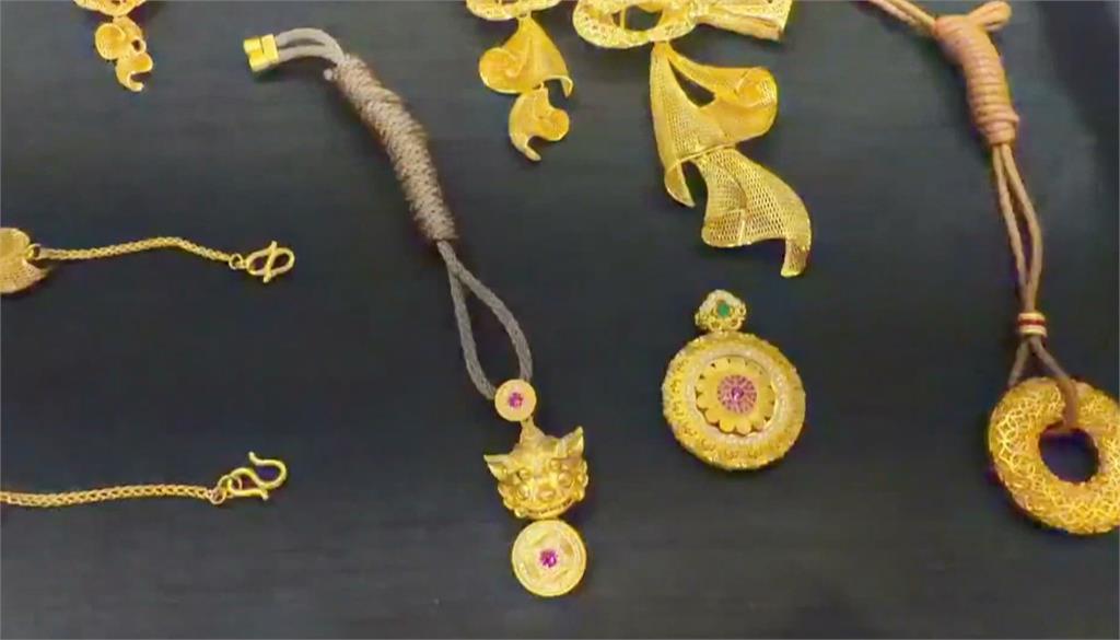 國際金價屢創新高　東石先天宮純金粉龍柱價值估達5千萬