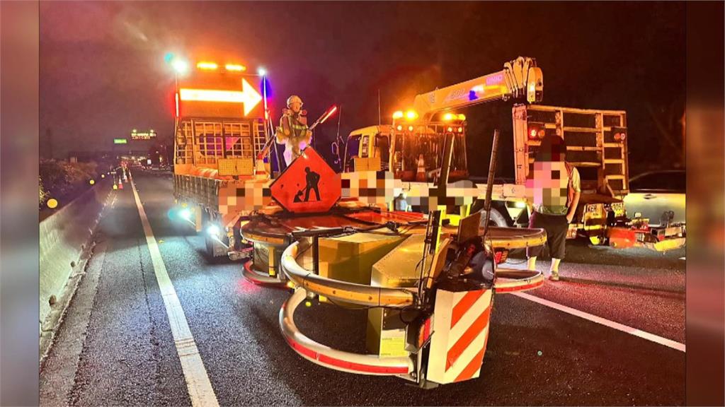 緩撞車又被撞! 肇事車毀幸無傷 駕駛認開自駕