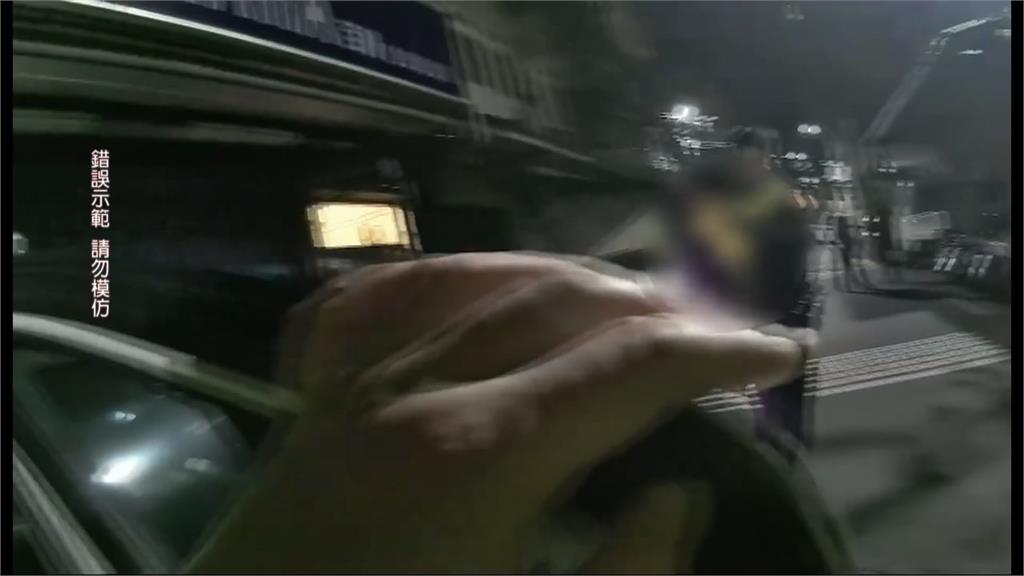 睡醒找媽媽!2歲童「打赤腳溜出門路邊大哭」 民眾急報案