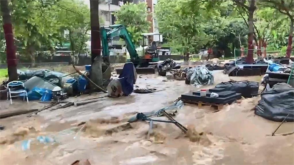 快新聞/暴雨午後狂炸台北!信義淹水道路成汪洋 網嚇:難道地球要毀滅了?