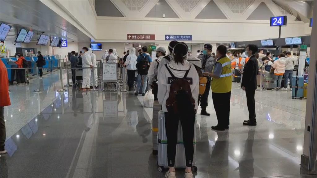 關島22天疫苗團熱銷 以家族、學生居多「大多選輝瑞」