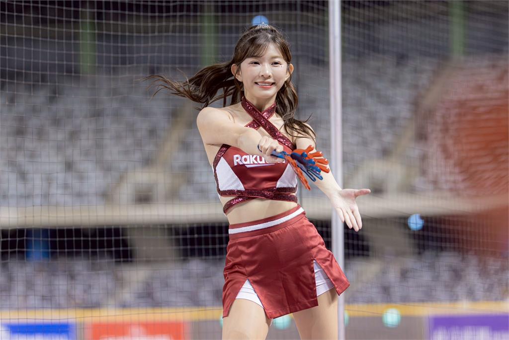樂天女孩「空中一字馬」 炸裂全場!不藏了幕後「超狂背景」曝光