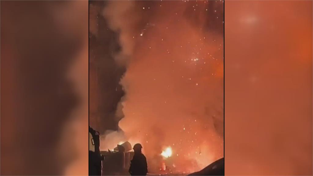 台南空地火警變大爆炸！　「蕈狀雲」竄天疑鎂土遇水釀禍