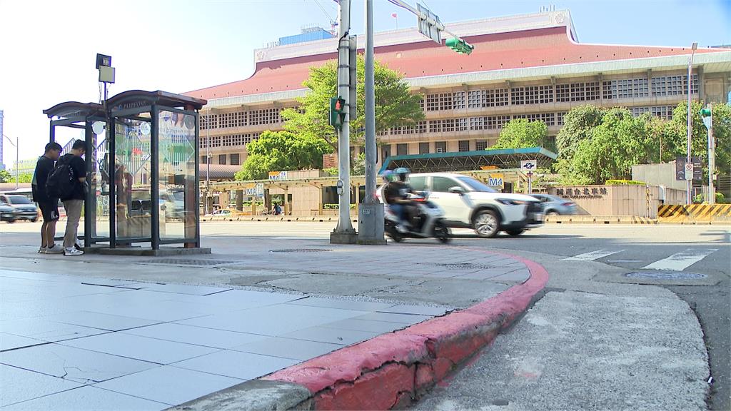 掌摑、踹腳爆發全武行 兩個女運將全是因為「他」