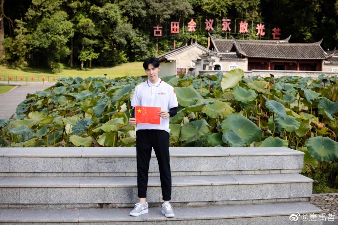 曾持中國五星旗「嗨喊祖國」又捲閃兵案！台灣男星回台「突宣布1震撼彈」