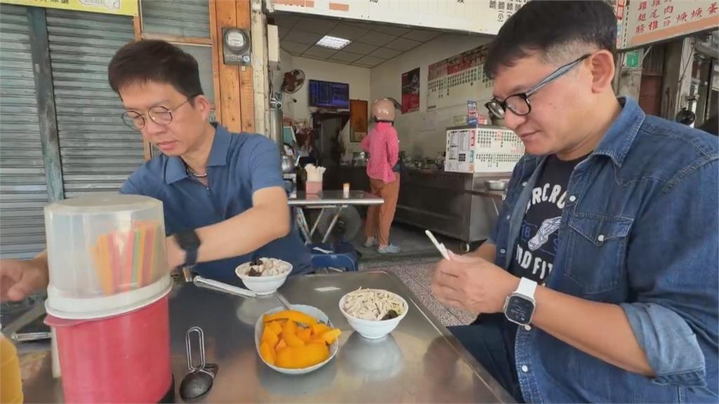 芒果盛產！ 火雞肉飯老闆現切芒果　免費招待客人