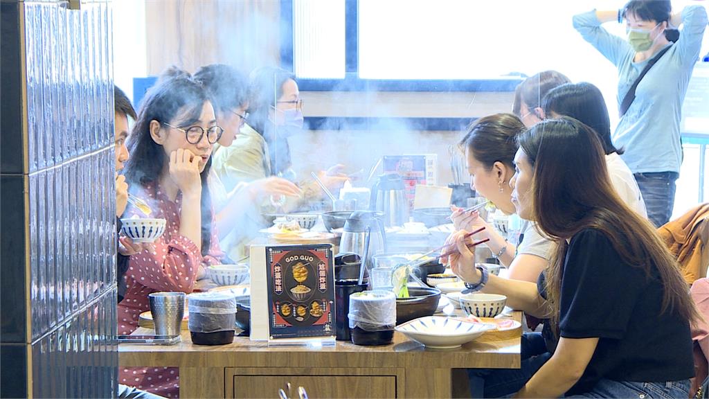 防疫解封尾牙春酒復辦 1、2月全台餐飲營業額創歷年同期新高