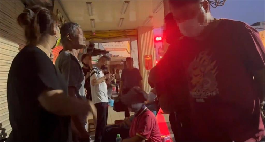 不二坊蛋黃酥「代購狂飆2千元」！板凳大軍「椅子佔位」被散客嗆走…黃牛委屈全說了