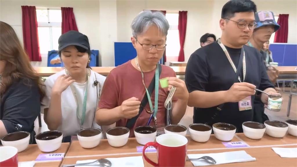 阿里山得獎咖啡豆媒合會 競標最高價1公斤過3萬