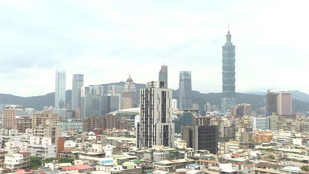 東北季風發威　南北兩樣情　北部降雨降溫　南部高溫飆30度