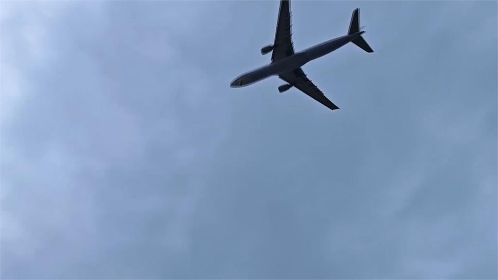 風太大!飛機降落前又重飛超驚險 機上乘客:怎麼又要出國了?