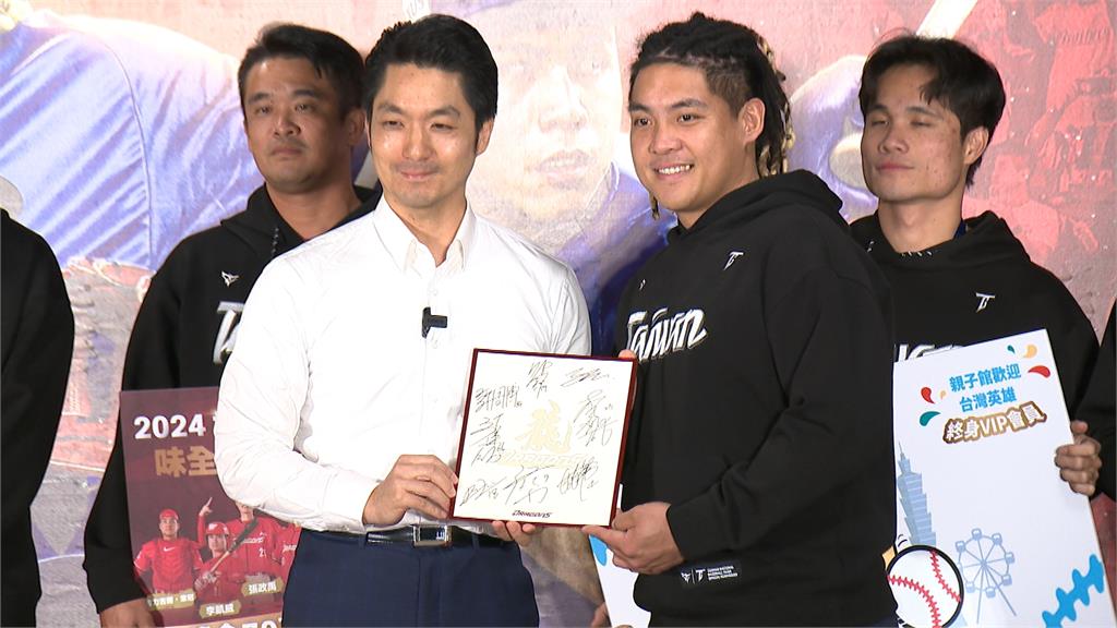北市「英雄見面會」大巨蛋登場 8位味全龍球星現身