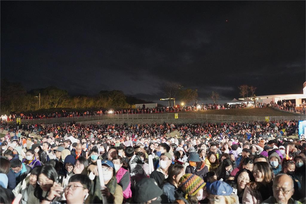 快新聞/謠言不攻自破!周春米帶領南台灣見證奇景 恆春出火地質公園啟用