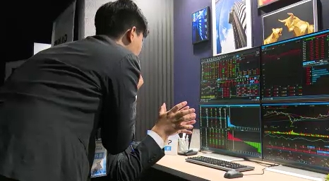 聊天App變身投資神器?純網銀首創「定期存股」正式啟動 ETF也可買賣