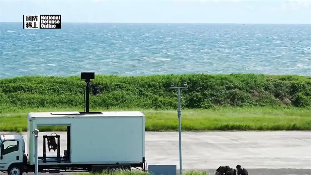 物流車秒變飛彈車！　「地獄火」反裝甲飛彈藏民用貨車