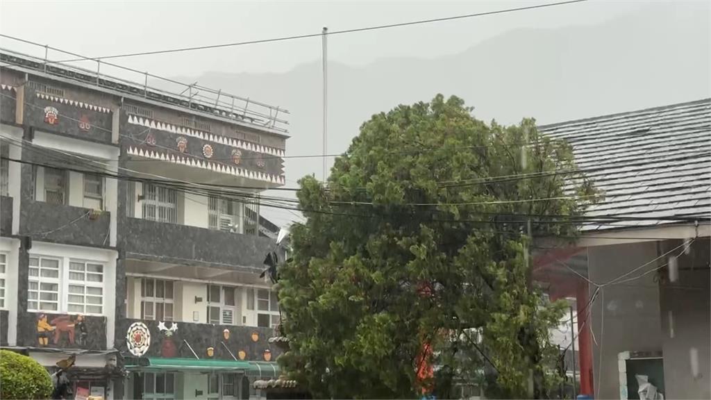 楊柳暴風圈橫掃山區 茂林林道土石坍方阻路