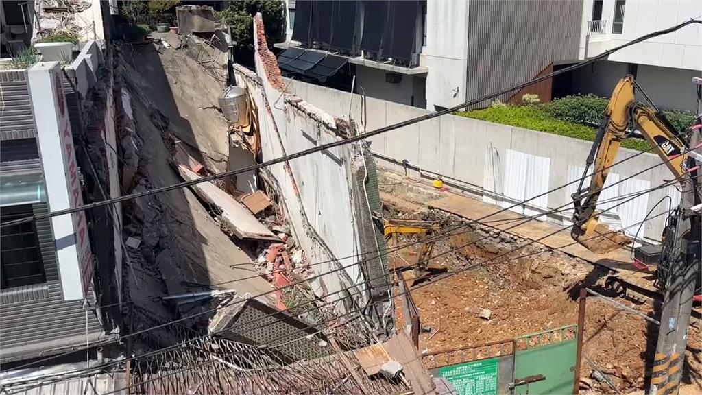 桃園建案工地打地基釀禍! "鄰宅瞬間坍塌"建商諾負責