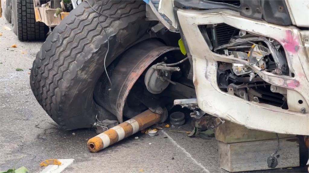 驚險！疑煞車失靈　台中油罐車衝破分隔島「一路下滑」