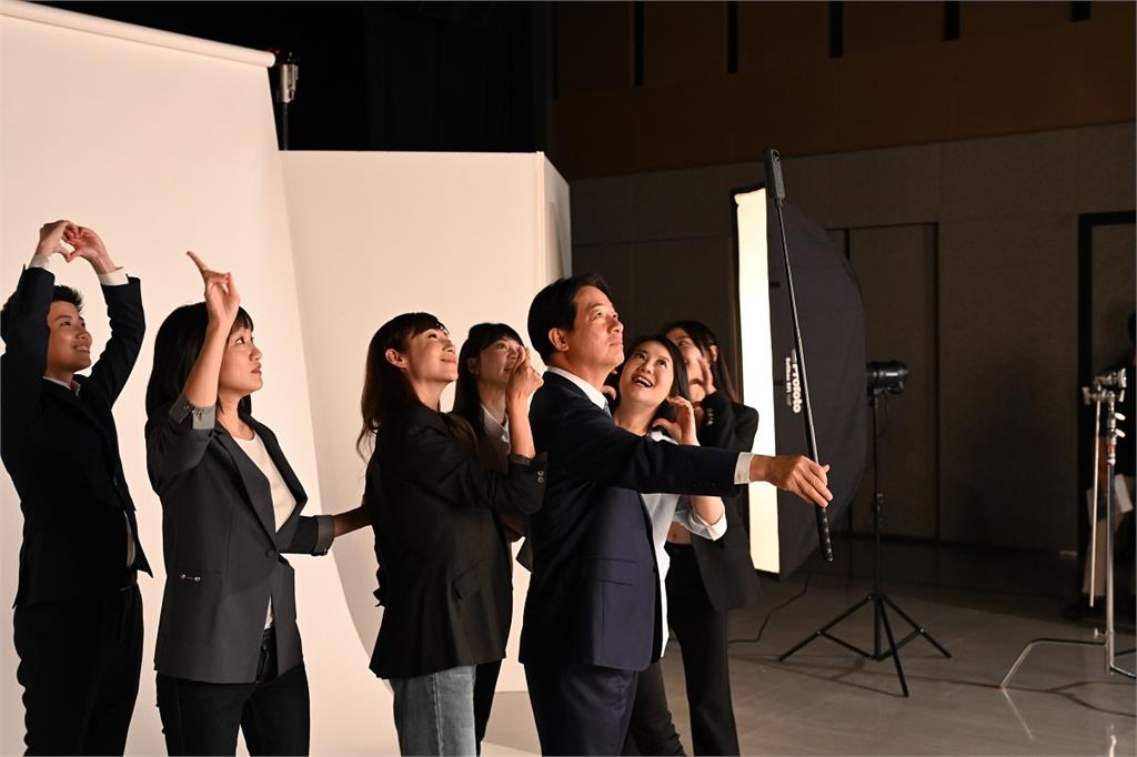 快新聞/賴清德合體小雞拍定裝照! 「超萌來賓」助陣花絮一次看