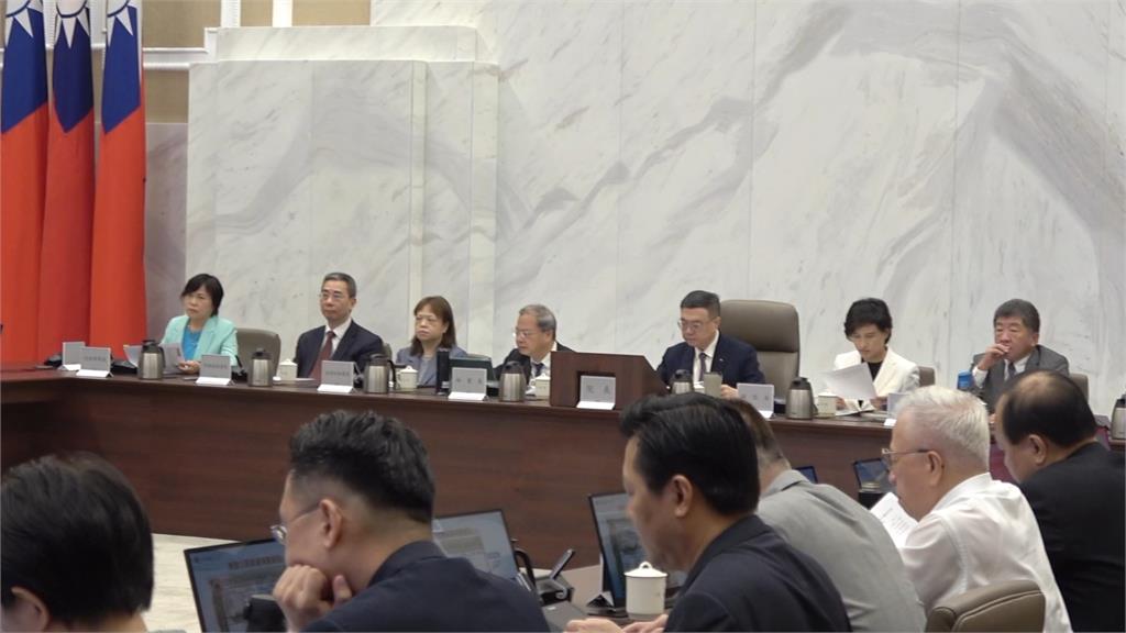 傳原軍公教明年加薪3%？　普發萬元花2300億添變數