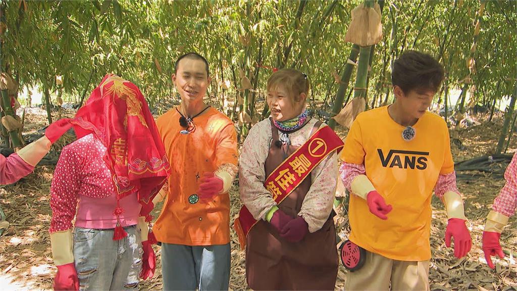 體驗筍農變成楊繡惠蓋上紅蓋頭找新郎!現場在地「所有男性正在逃跑」