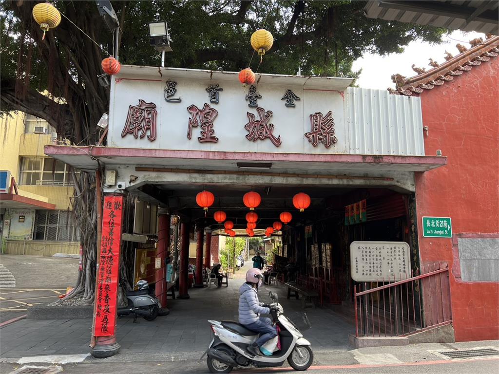 城隍廟驚見「亞亞家人照片」遭惡意詛咒!廟方急調「監視器抓人」怒斥:嚴厲譴責