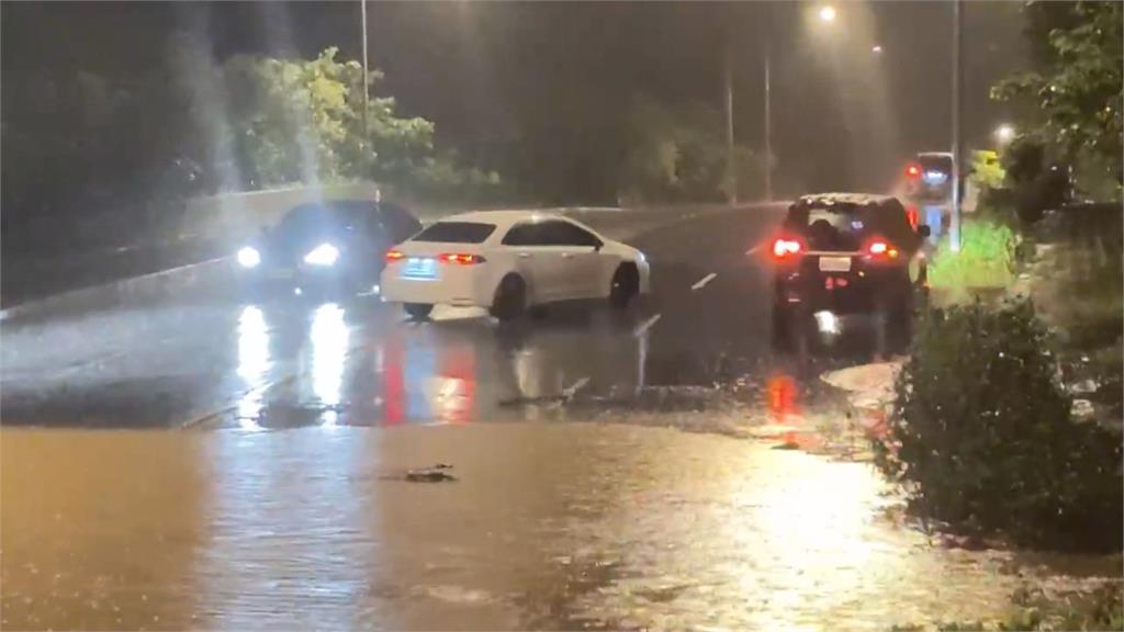 山陀兒豪雨狂炸　新北瑞八公路淹成小河、汽車滅頂