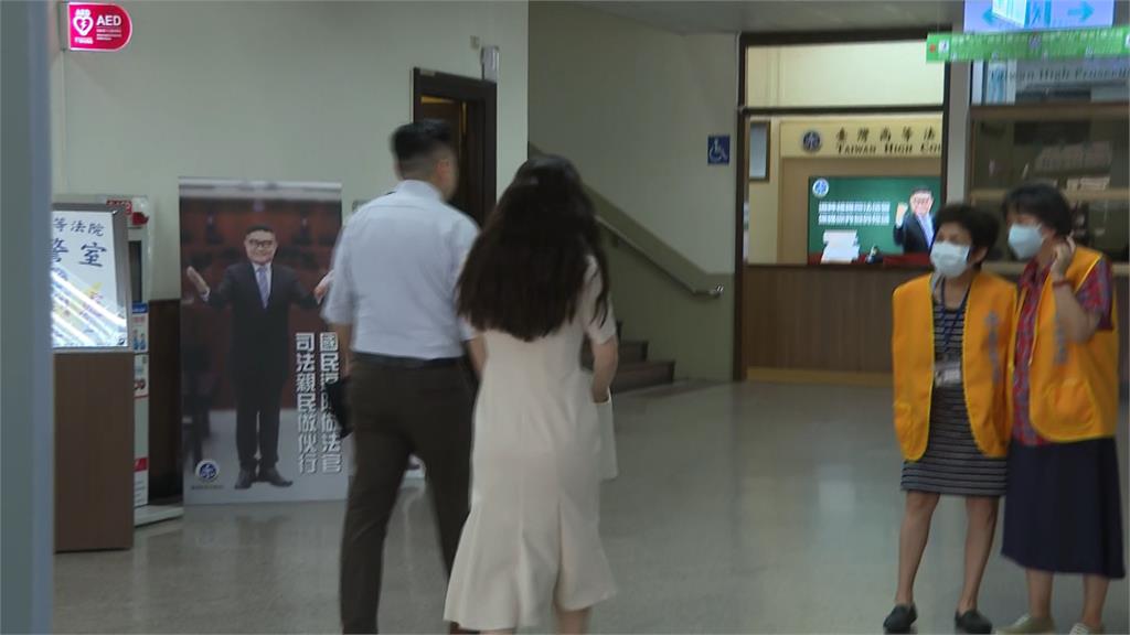 陳沂提告違反《個資法》 「雞排妹」二審親自出庭