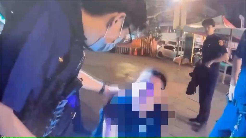 衝人行道逮通緝犯!警意外自摔 強力執法民眾看法不一