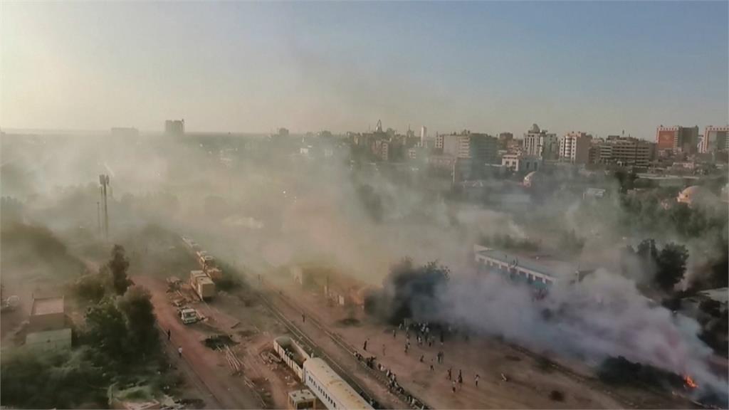 蘇丹反軍政府示威釀死傷　總理無預警請辭下台