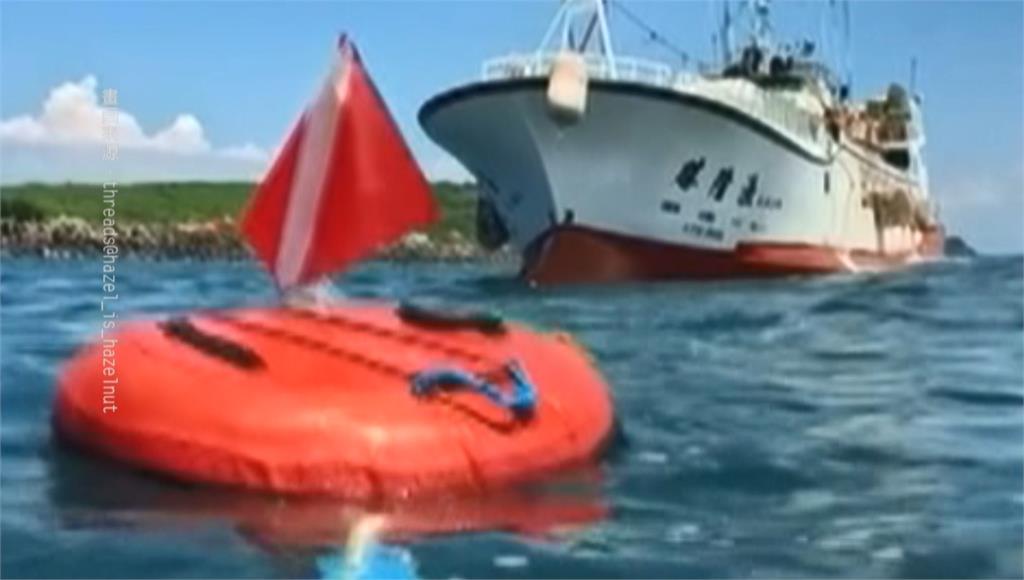 潛水驚魂！小琉球漁船步步進逼　潛客嚇壞喊：別再靠近