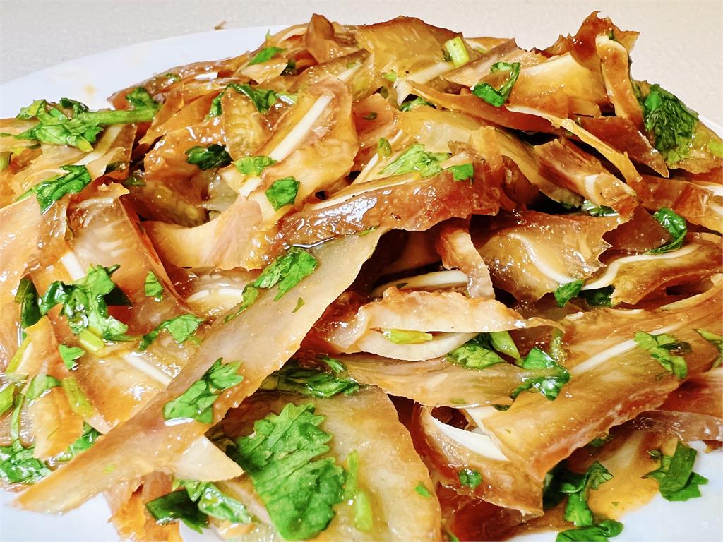 多圖/林百里揪黃仁勳「AI晚宴」19道料理全開箱!隱藏版包場菜單獨家揭密