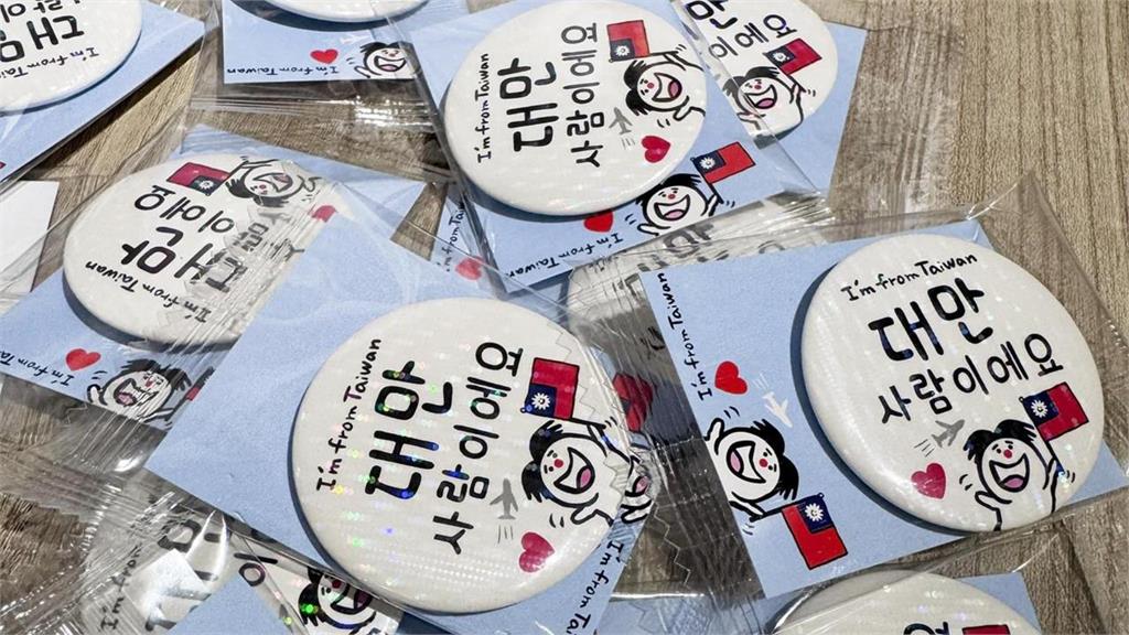 中客亂象惹怒日韓!中國人護照外層「套台灣護照套偽裝」網搖頭:直接辱華