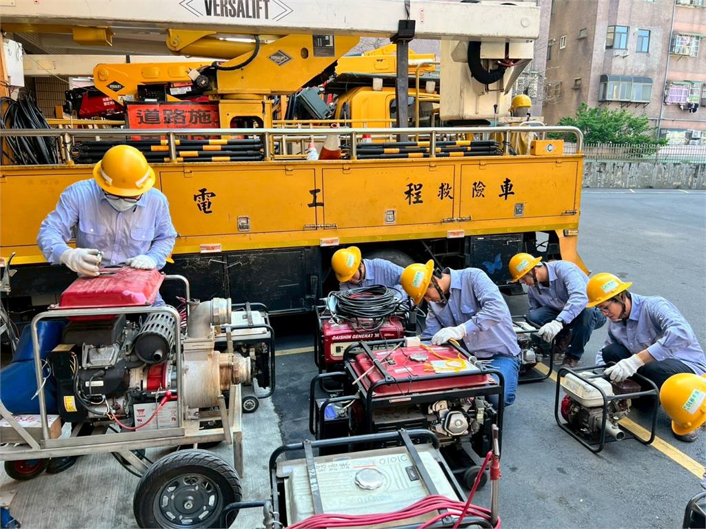 快新聞／明天可放颱風假？氣象預報證實「這兩區域」影響最大　台電火速出擊了