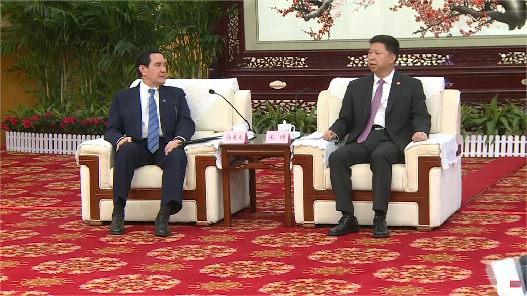 馬英九訪中國稱「兩岸同根同源」 !脫口秀四川話出包翻車…小粉紅嗆:天生演員
