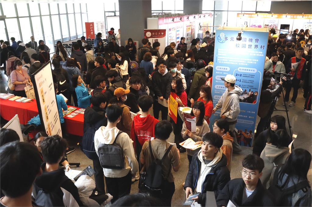 【淡江傳真】淡江大學引領高中生「逐光」　吸引逾1200人探索學系