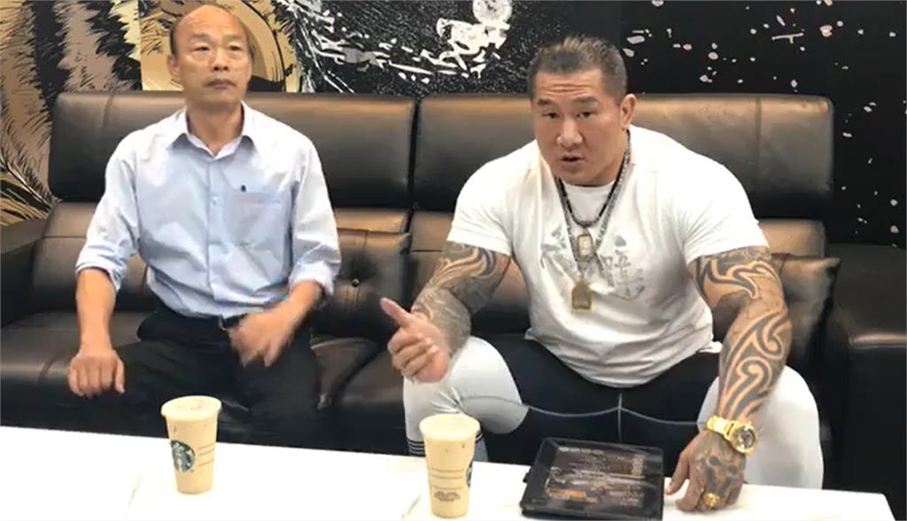 淚擁韓國瑜…館長「挺韓→反韓→挺韓」7年大鬼轉！他揪1幕：小草注意了