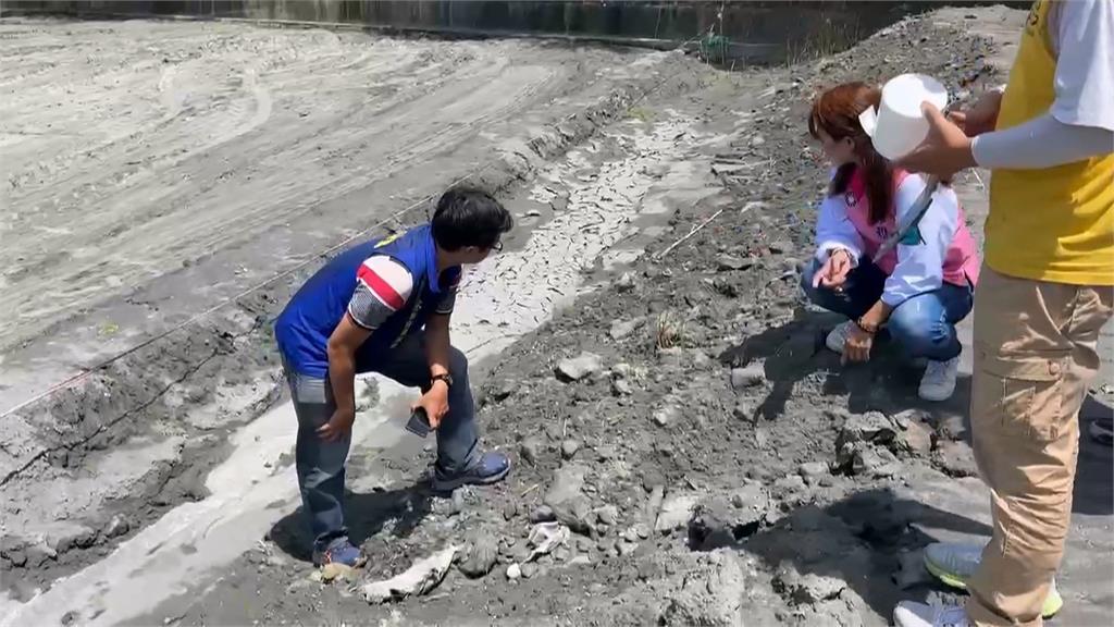 綠地變黑土！　高雄農田遭傾倒廢棄物　議員批：是人禍