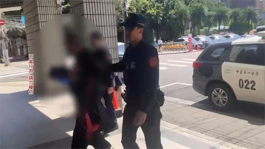 機捷北車站男廁驚傳縱火　男拿2張廣告紙點火遭逮辯稱「沒用就想燒掉」