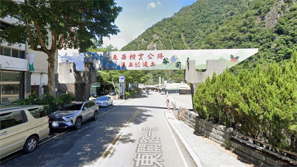 快新聞/別再破壞!太魯閣「中橫牌樓」兩度遭撞毀 修復完成風華再現