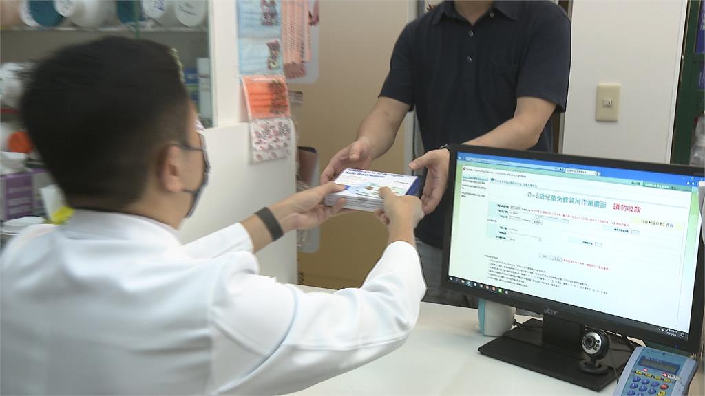 憂春節前中國入境潮 藥局領用快篩人數大增